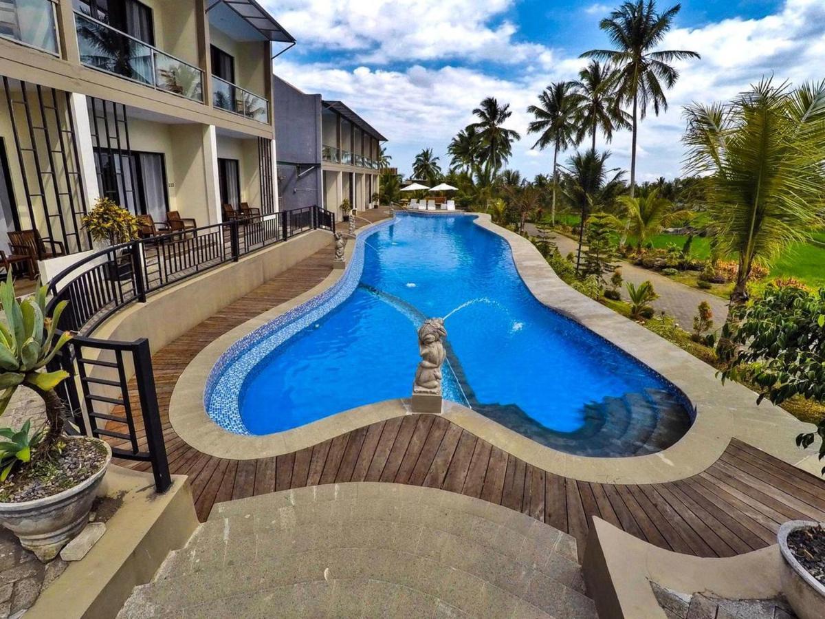Grand Harvest Resort & Villas Banyuwangi  Extérieur photo
