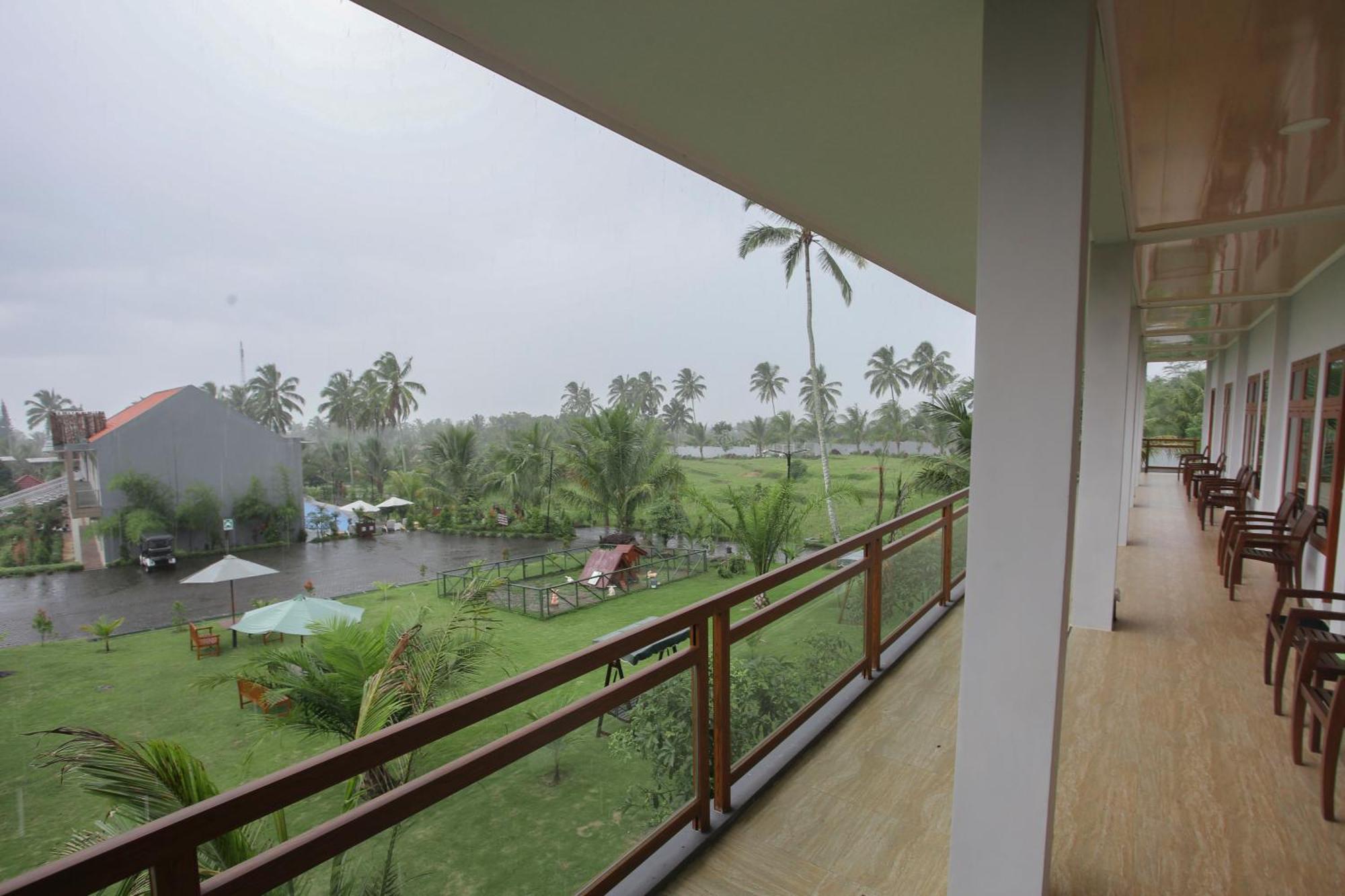 Grand Harvest Resort & Villas Banyuwangi  Extérieur photo