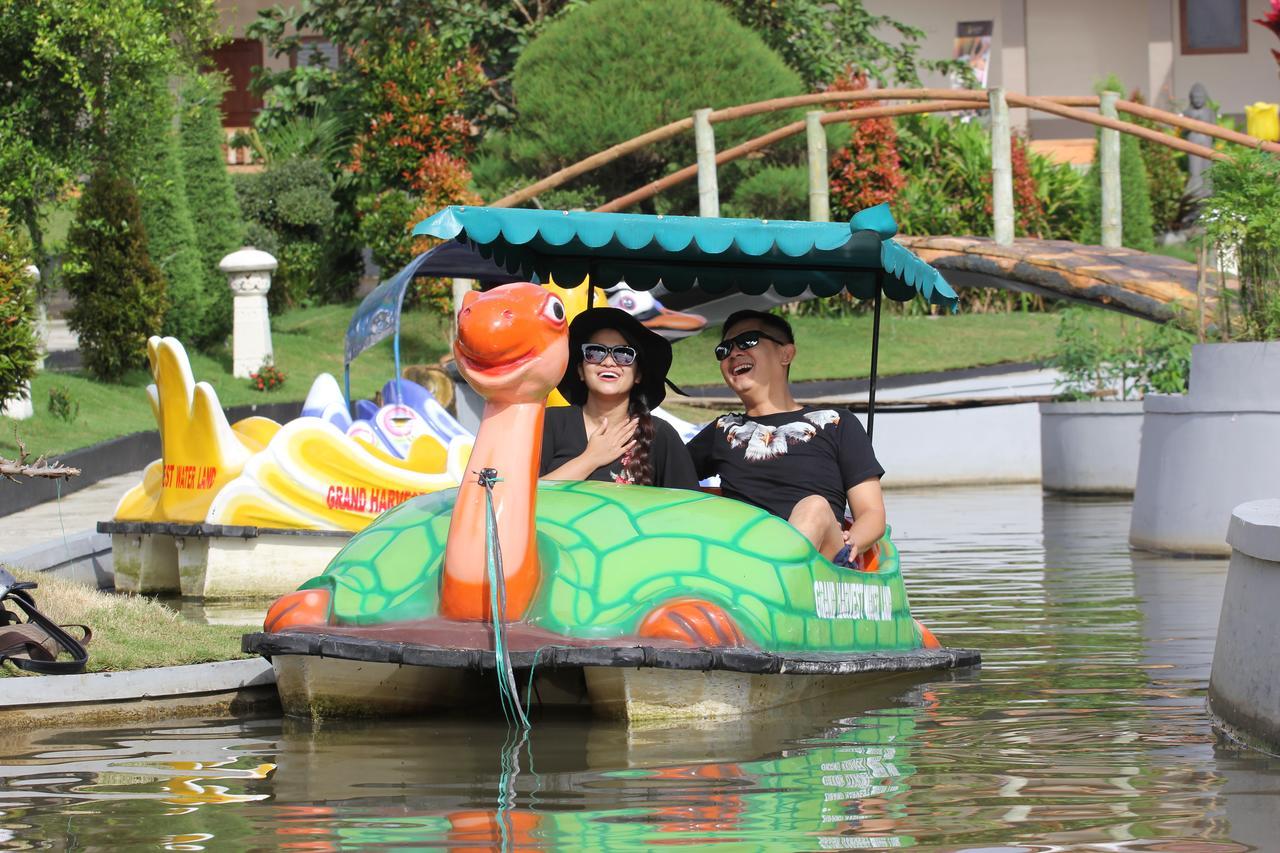 Grand Harvest Resort & Villas Banyuwangi  Extérieur photo