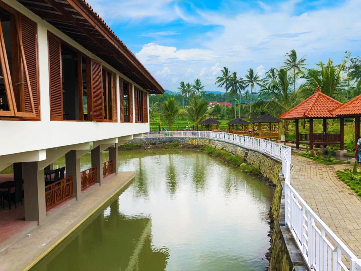 Grand Harvest Resort & Villas Banyuwangi  Extérieur photo