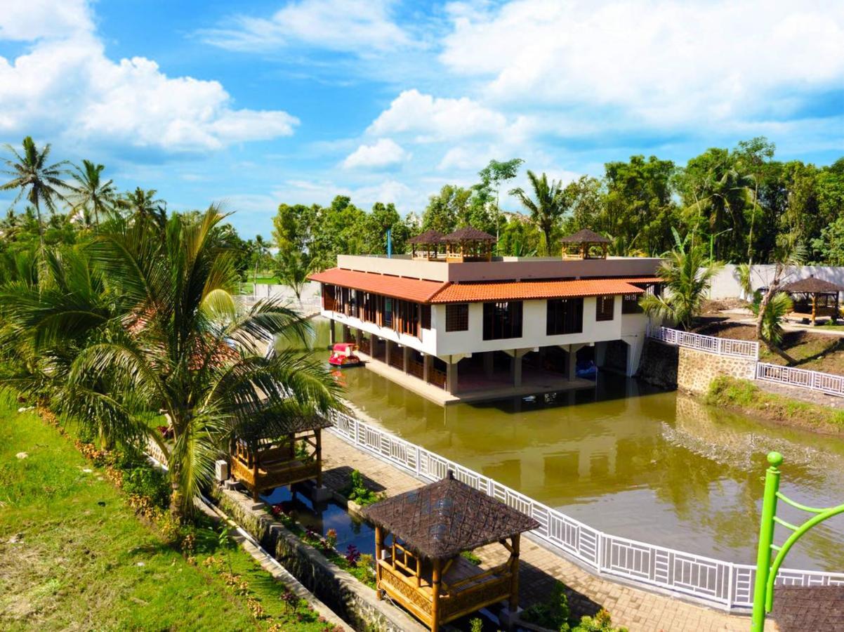 Grand Harvest Resort & Villas Banyuwangi  Extérieur photo