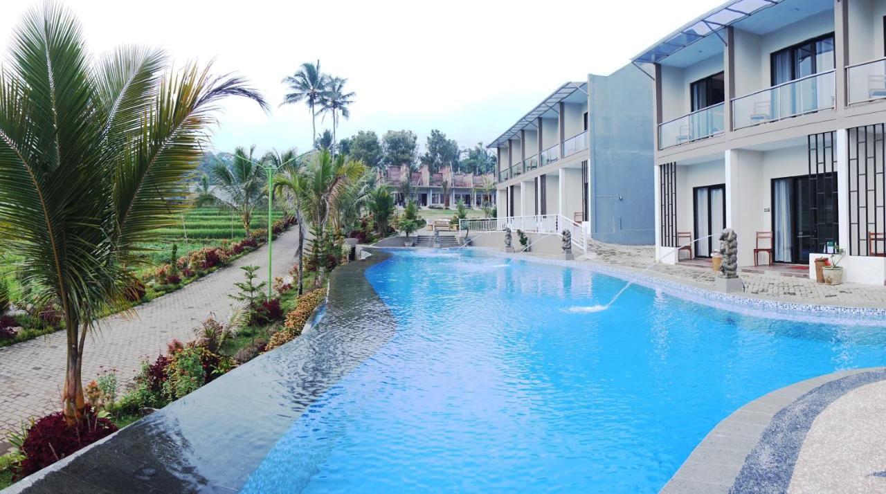 Grand Harvest Resort & Villas Banyuwangi  Extérieur photo
