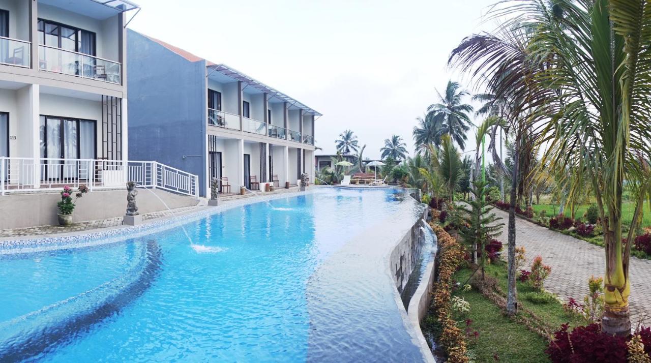 Grand Harvest Resort & Villas Banyuwangi  Extérieur photo
